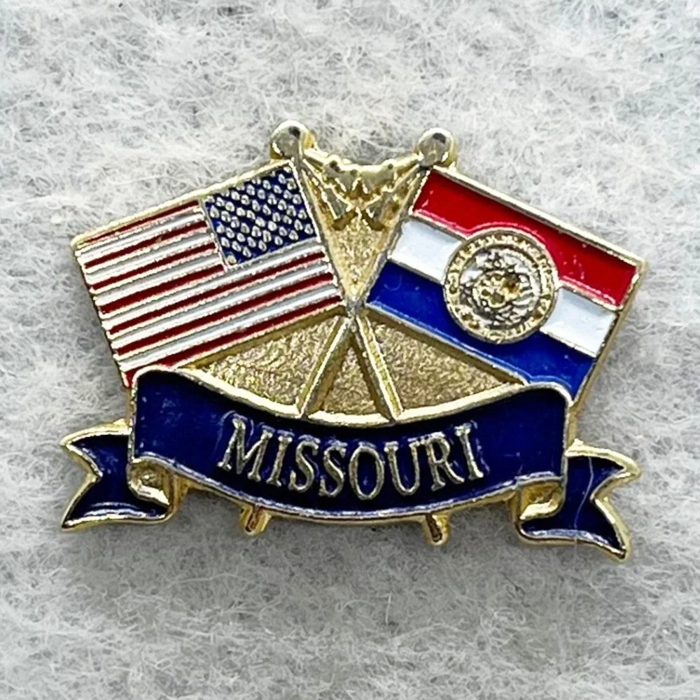 🔮 5/$25‎ American And Missouri Flags Pin